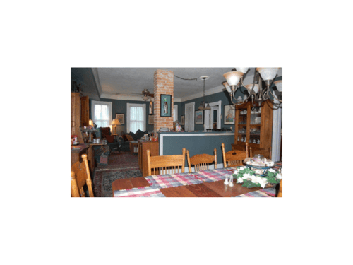 The Island House of Wanchese dining room
