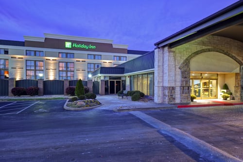 Enjoy a comfortable stay at Holiday Inn Cincinnati - Riverfront.