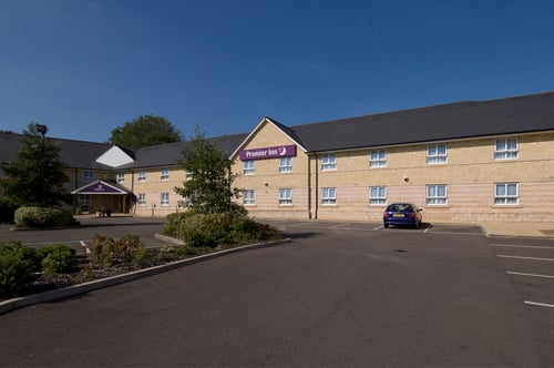 Premier Inn Chippenham hotel exterior