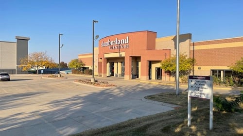 Des Moines Ankeny Slumberland Furniture parking lot