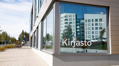 Tesoman kirjasto ulkoapäin.