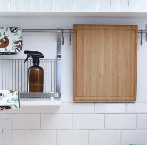 kitchen-area-with-apples-on-plate