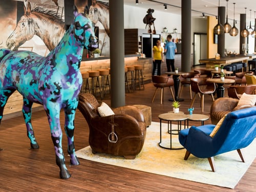Experience 24-hour bar & co-working in our living lobby.