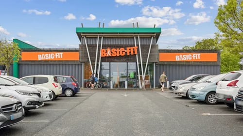 Basic-Fit Joue les Tours Bd Jean Jaures 24/7 - front club outside