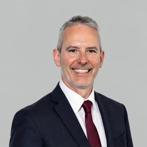 Headshot of Matthew Gill, a wealth advisor at Chase