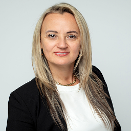 Timea Janos headshot.