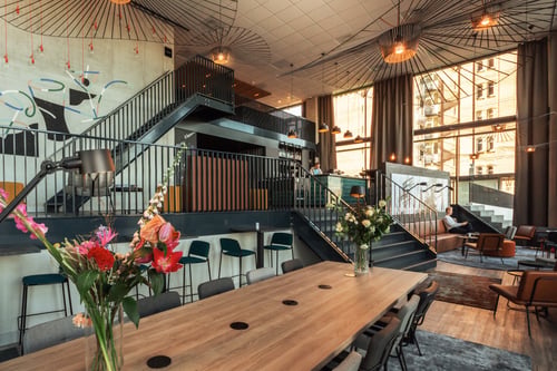 Enter the Holiday Inn – the niu, Fender Amsterdam hotel lobby