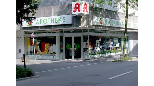 Aussenansicht der Glocken-Apotheke