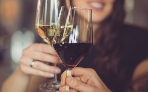 Couple intimate wine cheer at Rendezvous in Harrah’s Lake Tahoe