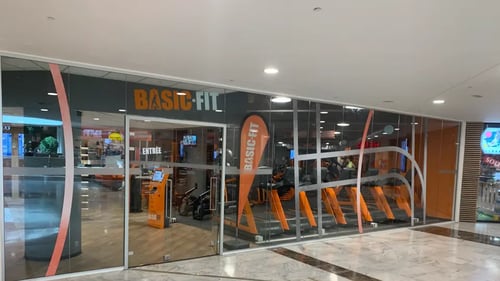 Basic-Fit Louvain La Neuve Centre commercial L’esplanade - front club outside