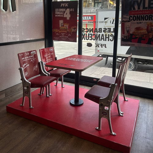 Collaboration KFC x Canadiens à Rue St. Denis Montreal