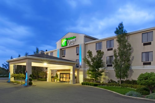 Welcome to Holiday Inn Express & Suites Alliance