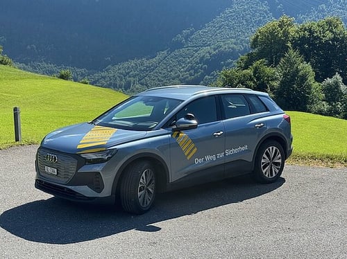 Audi Q4 e-tron 45 quattro - Modern und entspannt Automatikunterricht mit viel Übersicht, ruhigem Fahrgefühl und hoher Sicherheit.