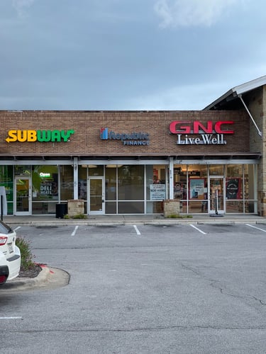 S Interstate 35, TX Republic Finance Branch