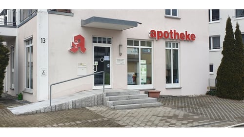 Aussenansicht der Apotheke in Oberzell