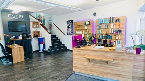 Friseur-Verlockung Tamara Houszka in Wiener Neustadt