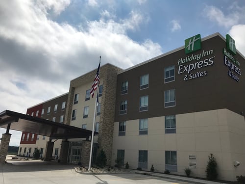 Holiday Inn Express & Suites - Hannibal Medical Center