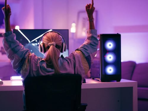 Gamer using Quantum Fiber Internet with low latency