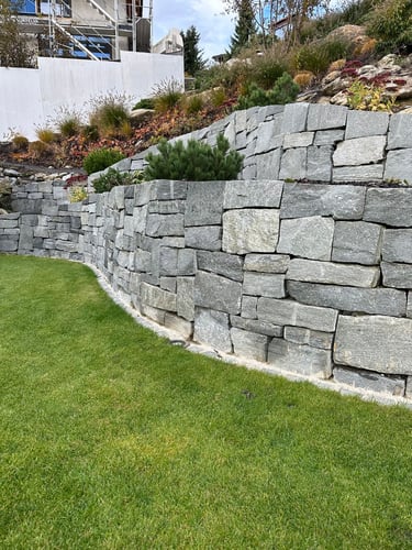 Natursteinmauer im Römischen Verband