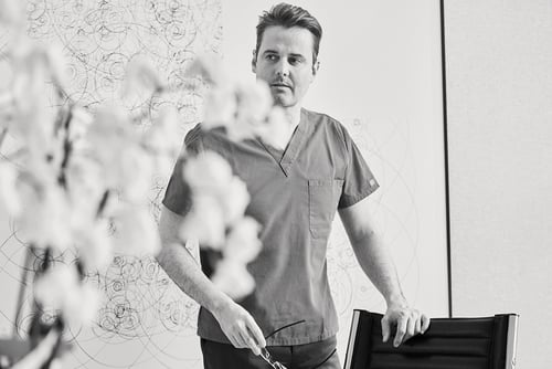 Dr Michele Zanzi, spécialiste FMH chirurgie plastique, reconstructive et esthétique