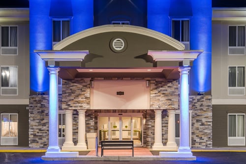 We are the perfect location for dining, shopping and family fun!