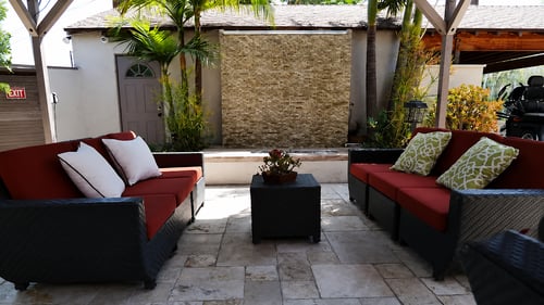 regain-hope-detox-outdoor-lounge