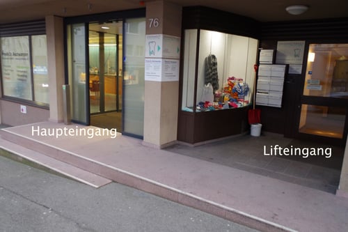 Haupteingang (Rollstuhlgängig), Lifteingang 1. Stock