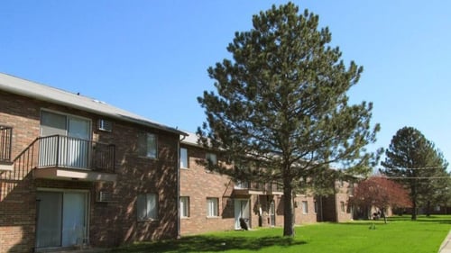 Warren Club Apartments exterior