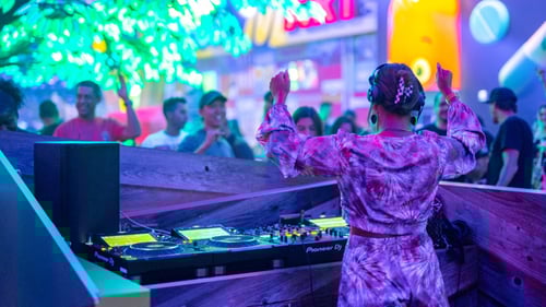 Oddwood bar, bars near me, las vegas experiences