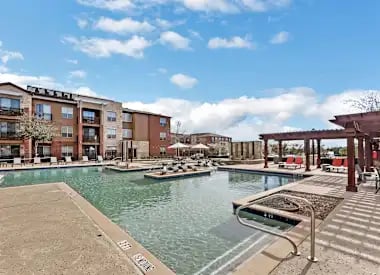 Swimming Pool at Gateway Cedars Apartments, Forney, TX 75126