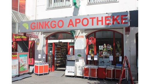 Aussenansicht der Ginkgo-Apotheke