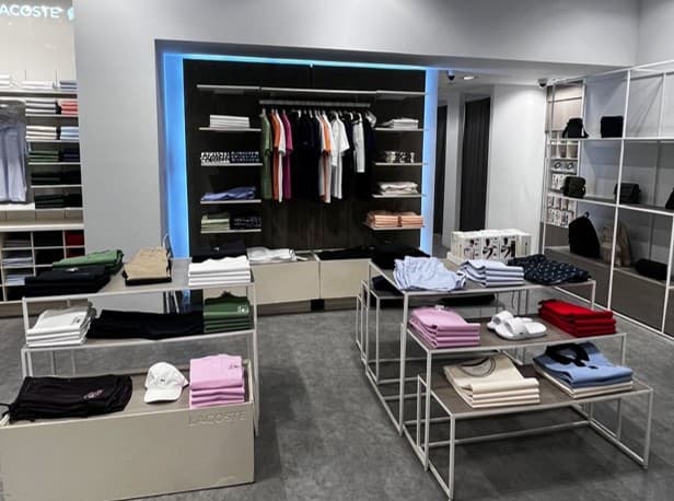 Close Up - Store