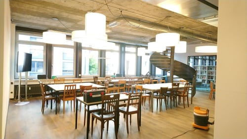 Q-electrix GmbH, Elektro Installationen - Beleuchtung Personalkantine