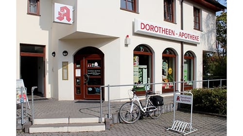 Aussenansicht der Dorotheen-Apotheke