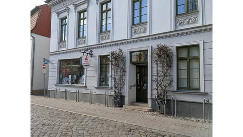 Aussenansicht der Adler-Apotheke