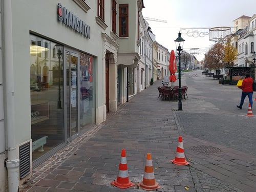 Hansaton Hörkompetenz-Zentrum Hauptstraße 12, Eisenstadt von links kommend