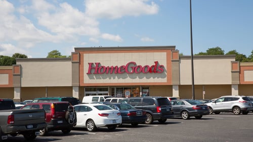 Full parking lot of HomeGoods