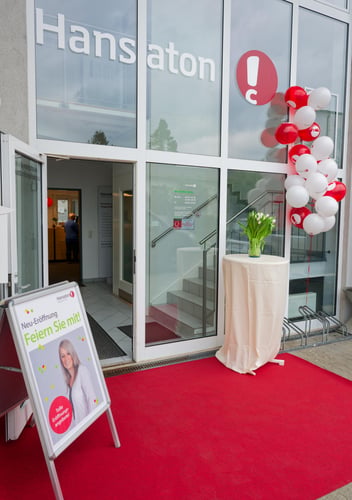 Hansaton Hörkompetenz-Zentrum Anton Riepl Straße 4, Gallneukirchen von der gegenüberliegenden Straßenseite kommend