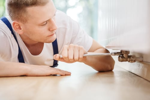 Für die Reparatur und Wartung steht Ihnen unser erfahrenes Serviceteam zur Verfügung.
