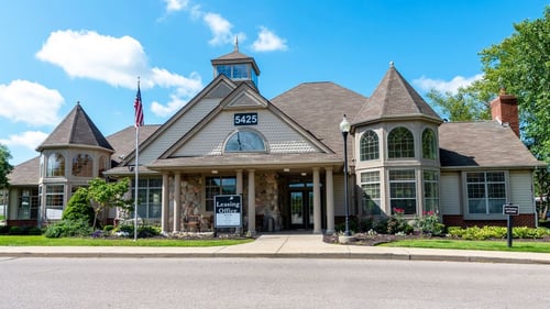 River Oaks Apartments exterior
