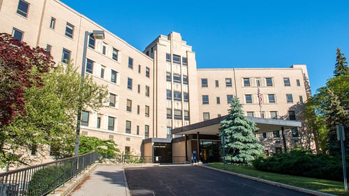 Exterior image of Rochester Regional Health Unity Specialty Hospital which houses the pharmacy