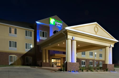 Best hotel to stay few minutes away from Fair Park.