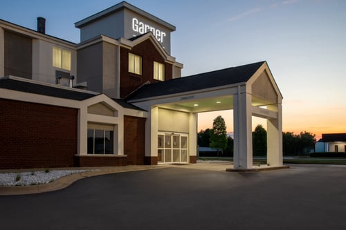 Garner by IHG Sumter hotel entrance at night