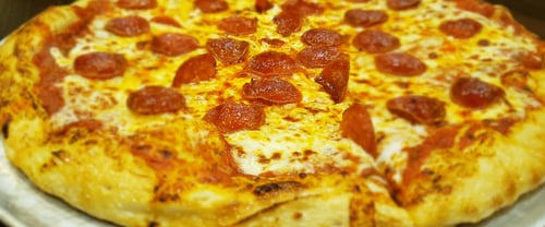 Pizza at Slice Pizzeria at Harrah's Hoosier Park. Ready to fill up and recharge? Head to Slice Pizzeria at Harrah's Hoosier Park and grab a delicious slice or a piping-hot 16-inch pie loaded with all your favorite toppings. Get back to the action after enjoying all that cheesy goodness. Whether carrying out or dining in, Slice Pizzeria is a cut above other pizza spots. Build your perfect pie with all your favorite toppings or take a hot and fresh slice to go.