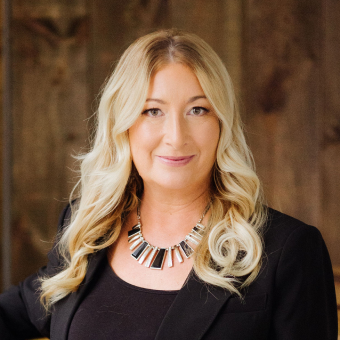 Headshot of Annett LeBeau