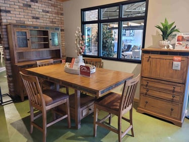 Des Moines Slumberland Furniture dining room set