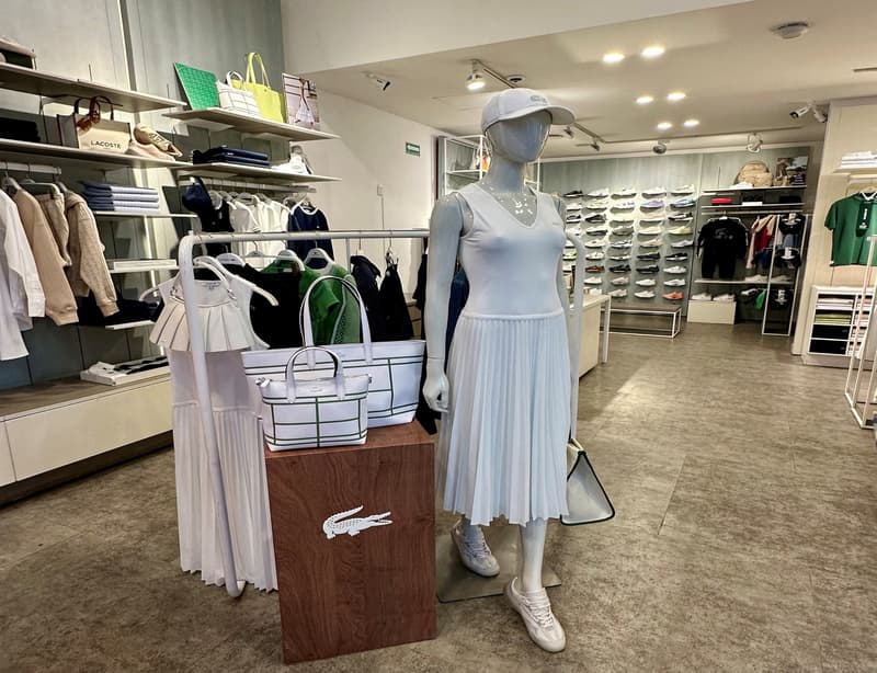 Close Up - Store