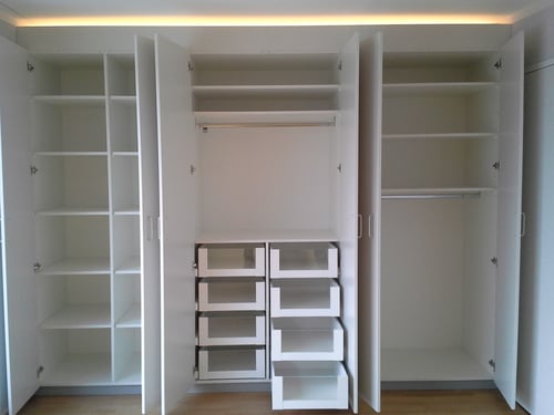 Kleiderschrank