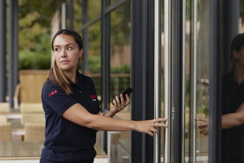 Securitas Sicherheitsmitarbeiterin