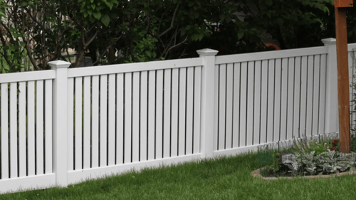 white vinyl fence